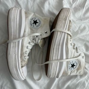 White Platform Converse women’s size 7 worn a few times need a good bleach